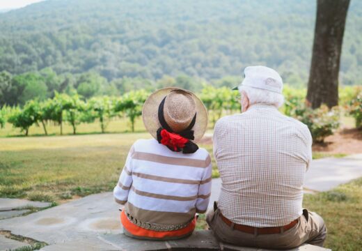 Comment le portage de repas favorise l’autonomie des seniors à domicile